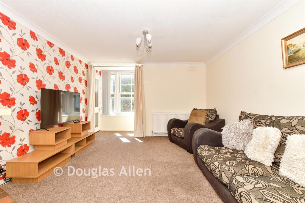 Apartment in Southend-on-Sea - View 4
