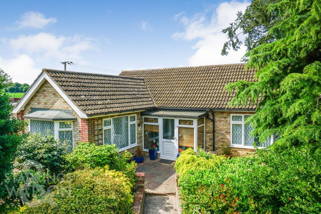 2-bed bungalow on Rectory Close, Rollesby, Great Yarmouth, £290,000