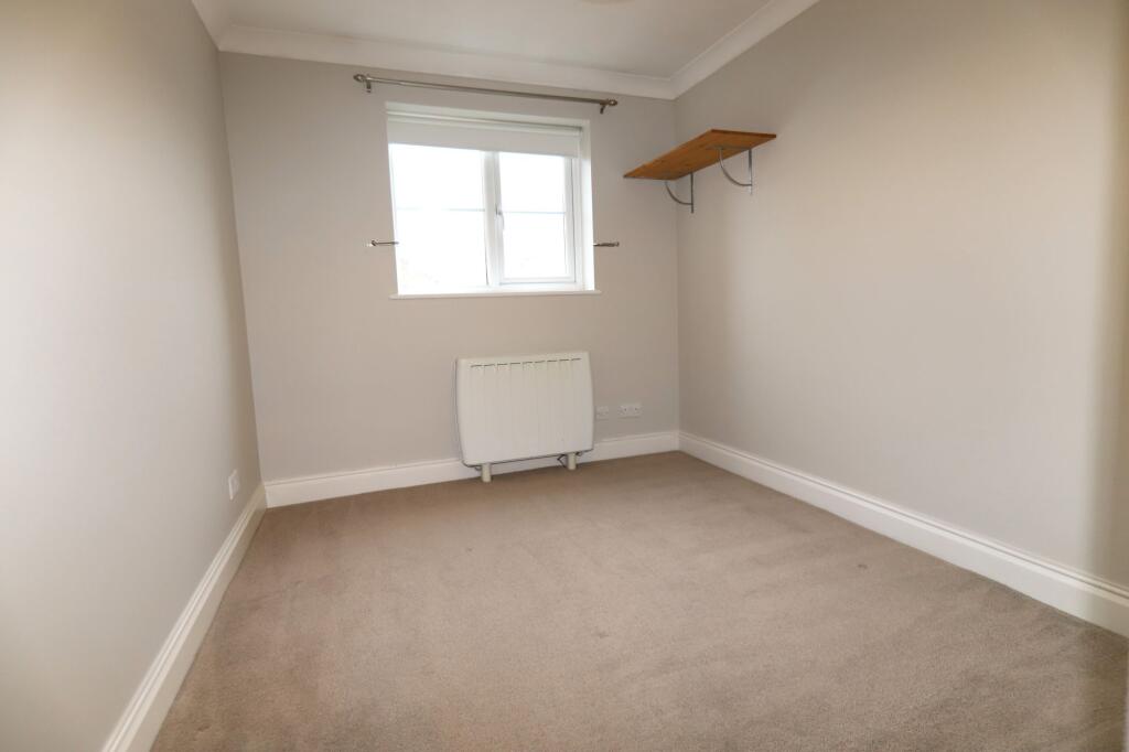 Apartment in Watford - View 5