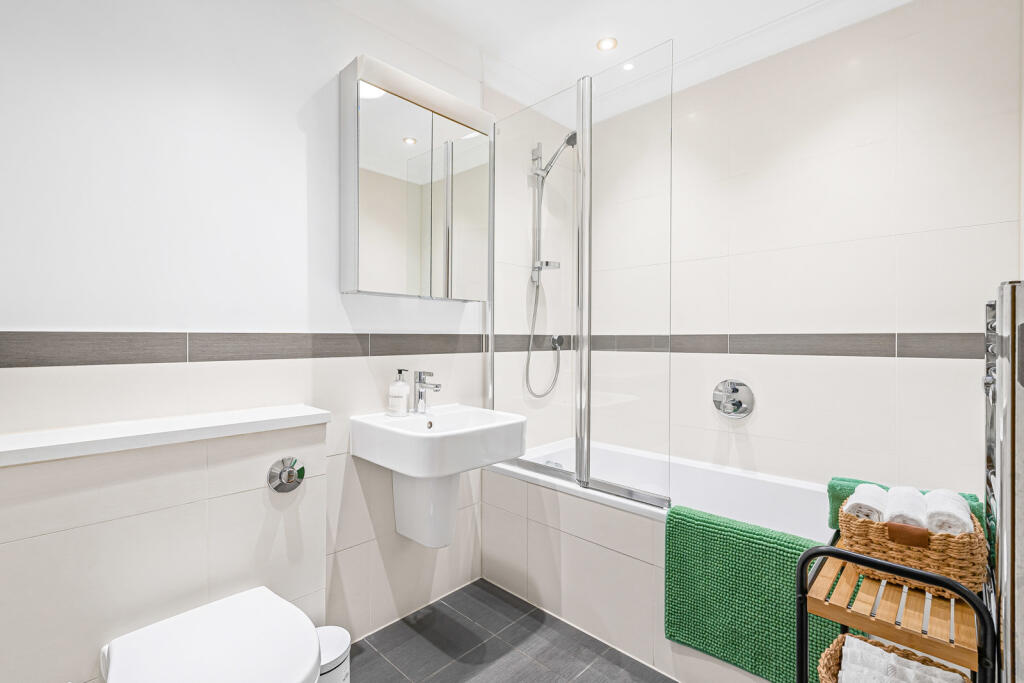 Apartment in Runnymede, Englefield Green - View 5
