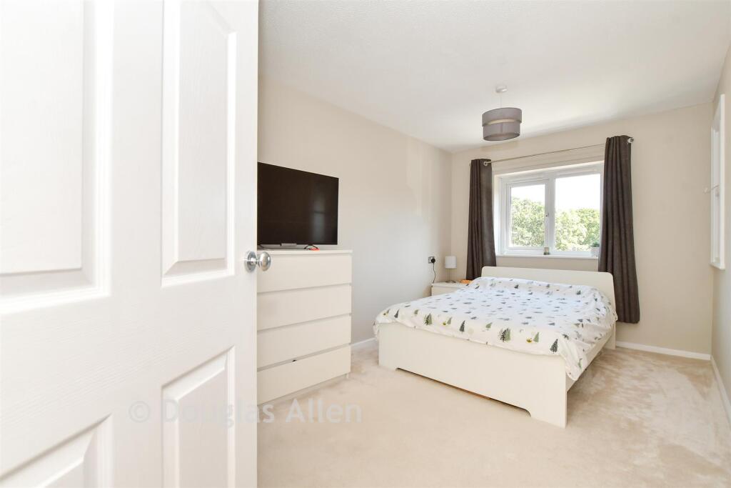 Apartment in Southend-on-Sea - View 4