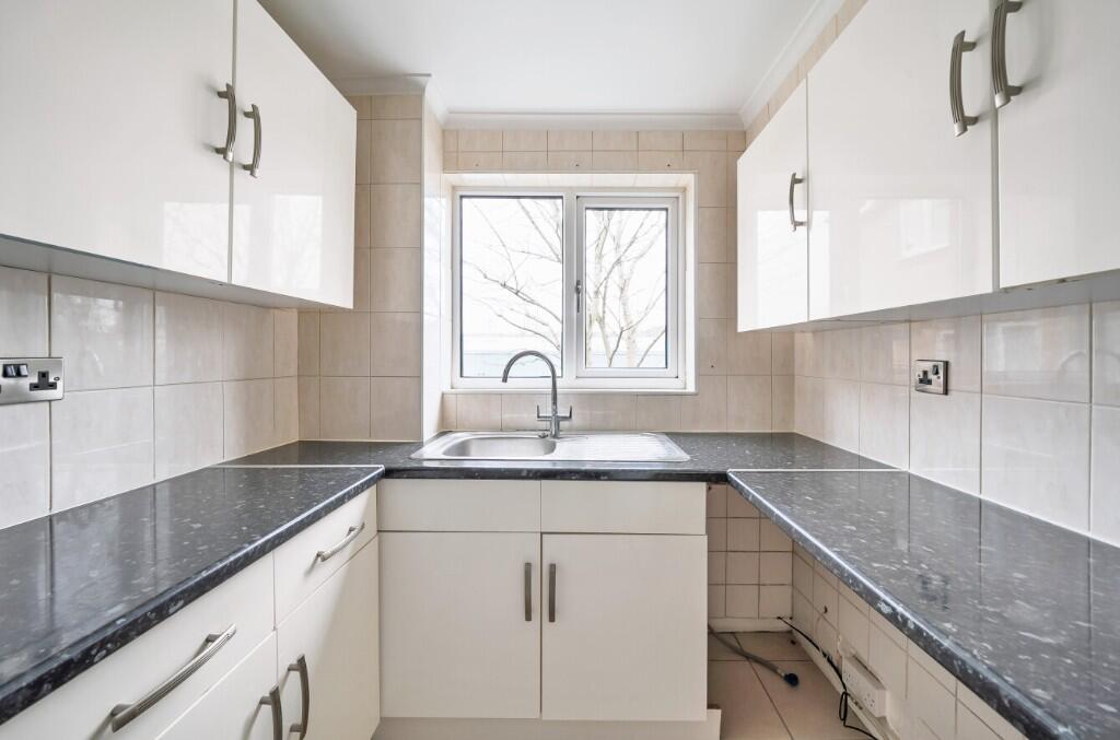 Apartment in Epping Forest, Waltham Abbey - View 3