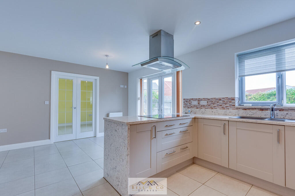 House in Worksop, Shireoaks - More