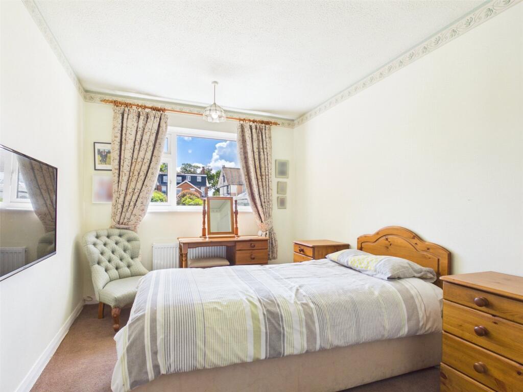 Seaton Close, Highcliffe, Christchurch, Dorset, BH23 photo 4