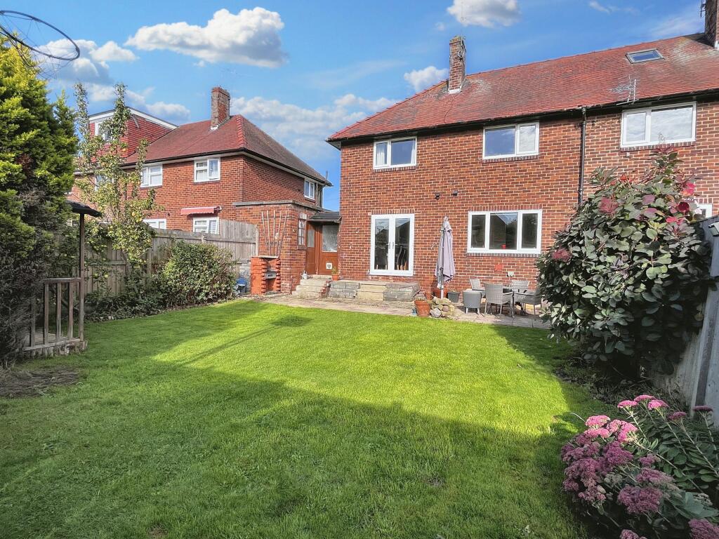 Pasture Crescent, Knaresborough photo 2