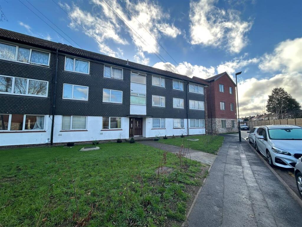 Main image of property: The Dell, Feltham