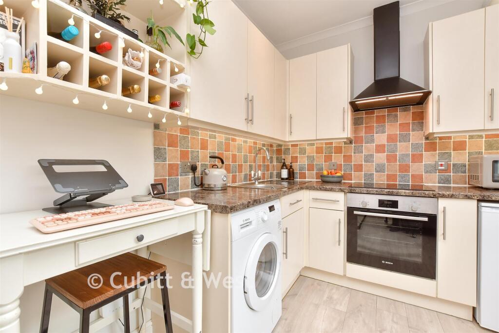 Apartment in Sutton - View 5