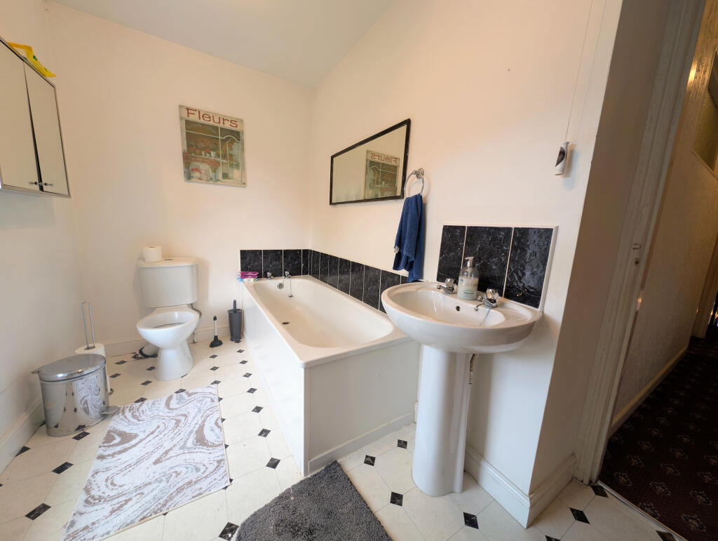 House in Cardiff, Abercynon - View 4