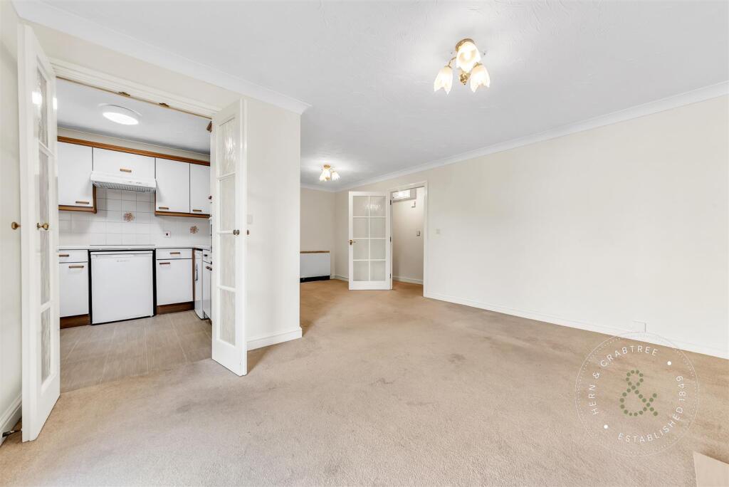 Apartment in Cardiff, Fairwater - View 5