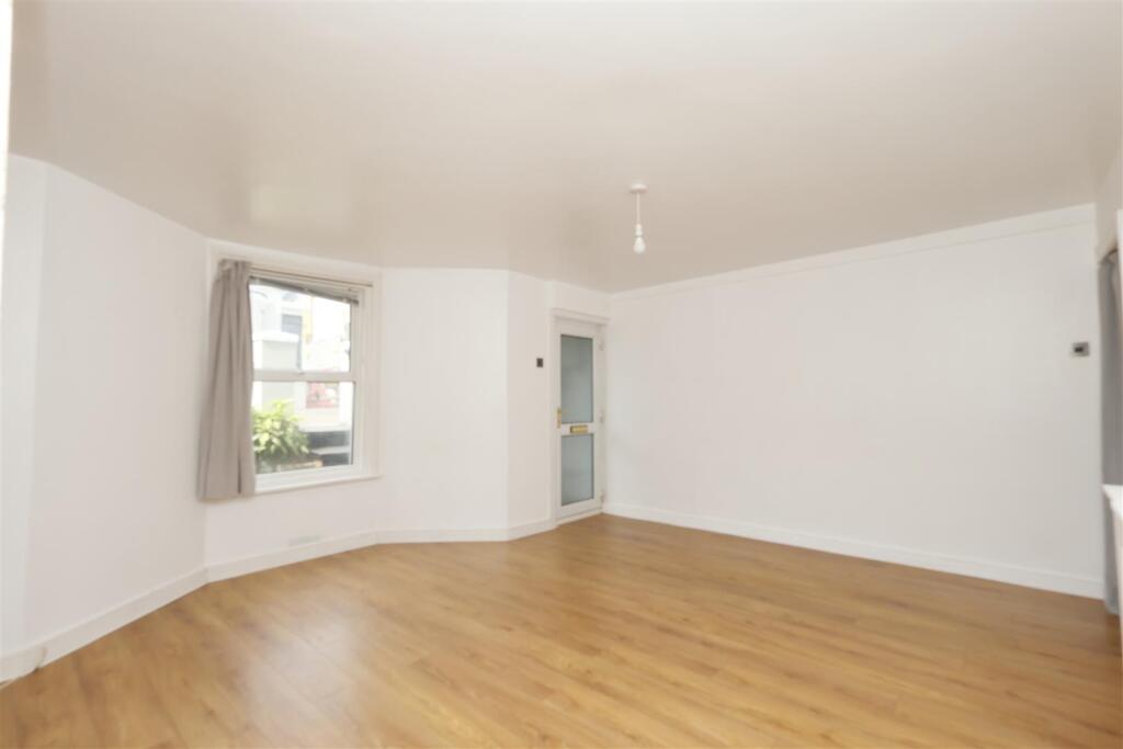 Apartment in Eastbourne, Seaside, Roselands - View 5