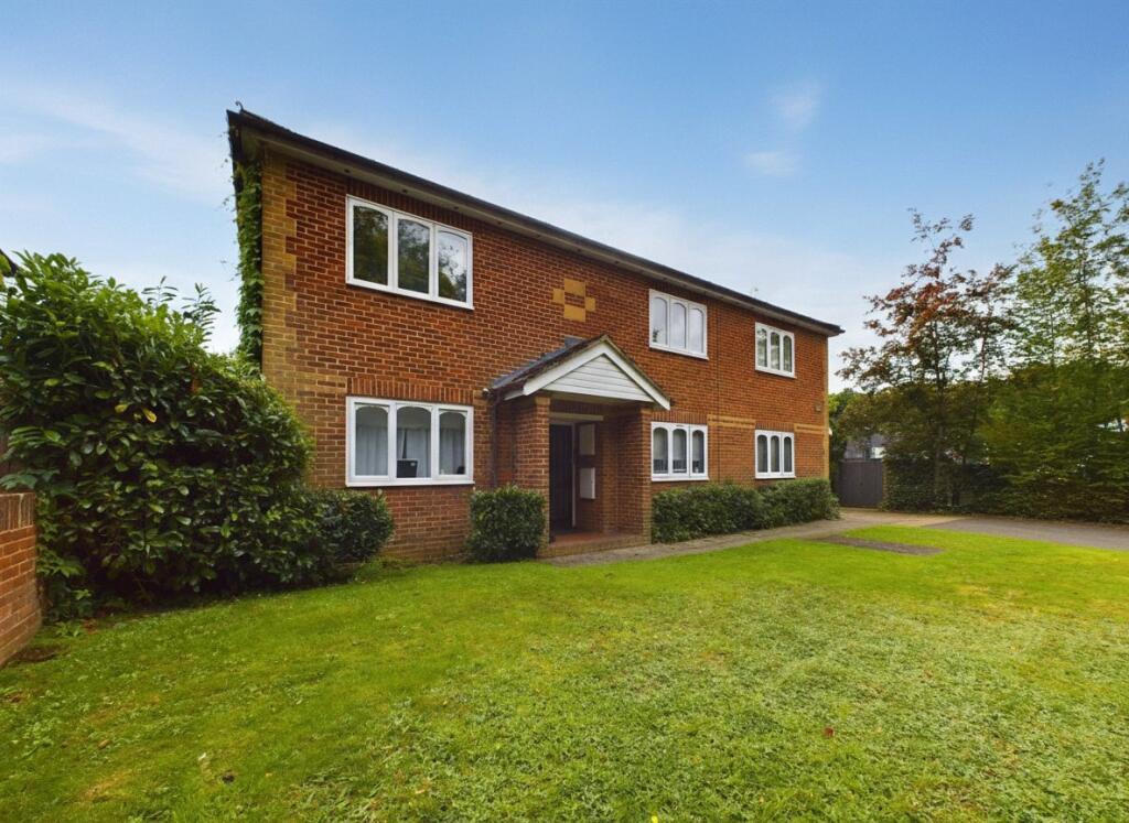 Main image of property: Manuka Court, 142 High Street, Sandhurst, Berkshire, GU47