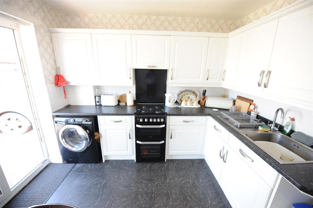 Kings Road, Wrose, Bradford - View 3