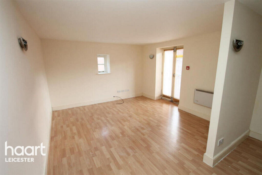 2-bed apartment on Fosse Road North, Leicester, £130,000