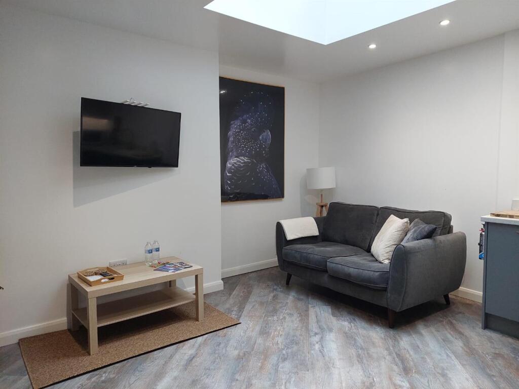 Apartment in Hull - View 2
