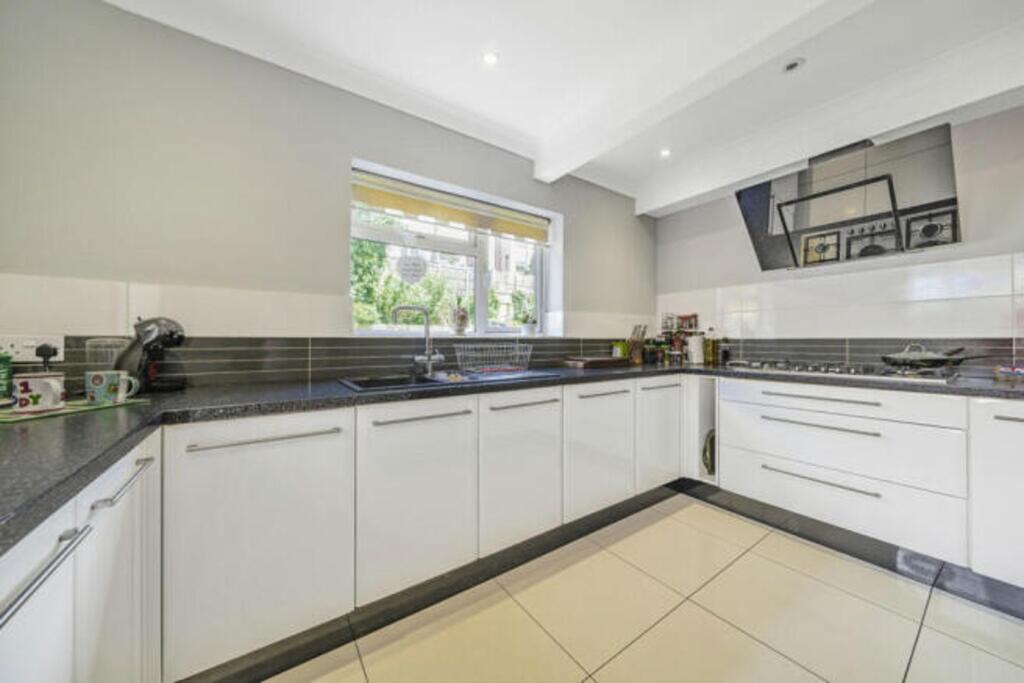 House in Dartford - More