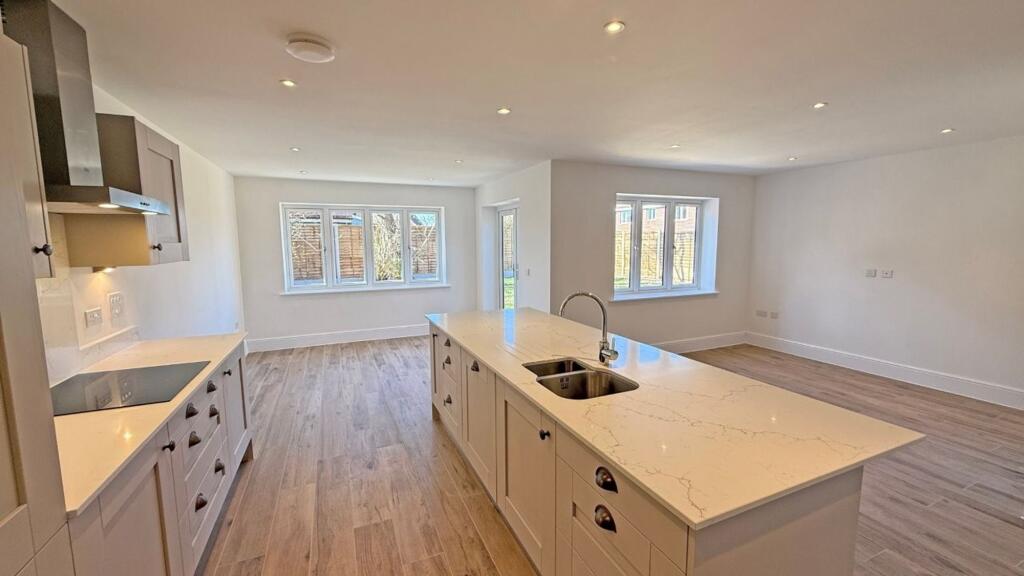 Severn Meadows, Saffron Grove, WR8 photo 3