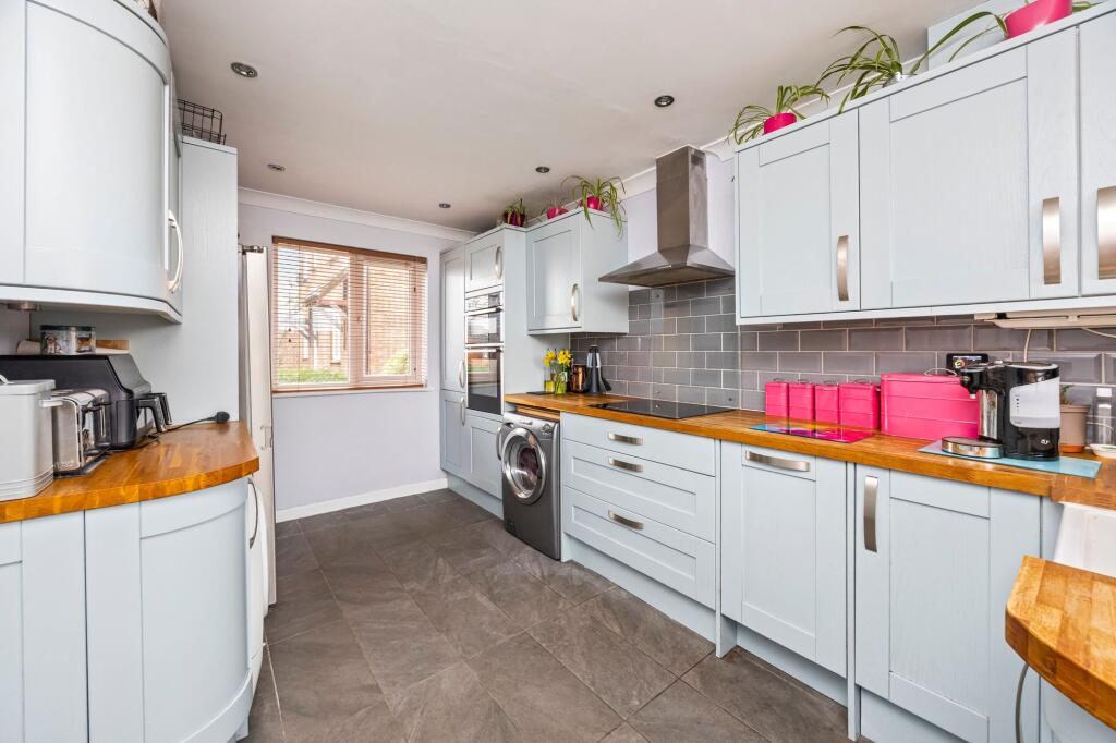 Mimmack Close, Steyning, BN44 photo 3