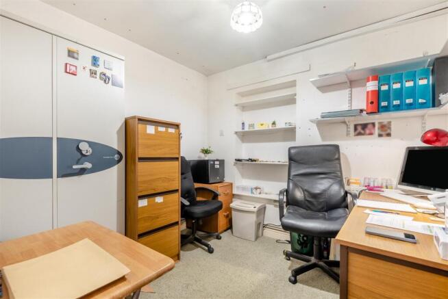 8672402-interior15.jpg