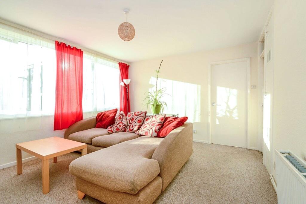 Main image of property: Livingstone Walk, Hemel Hempstead, Hertfordshire, HP2