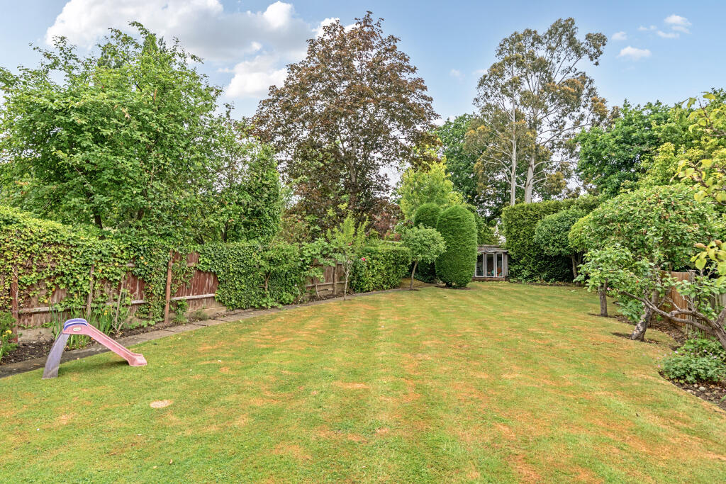 House in London, Oakleigh Park, Whetstone - View 3
