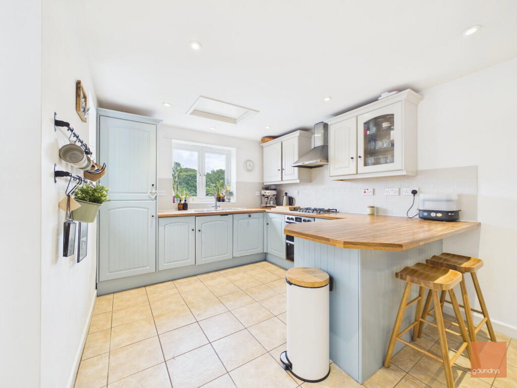 Carn Brea Village- A beautiful 3 bedroom cottage in a quiet village setting photo 4