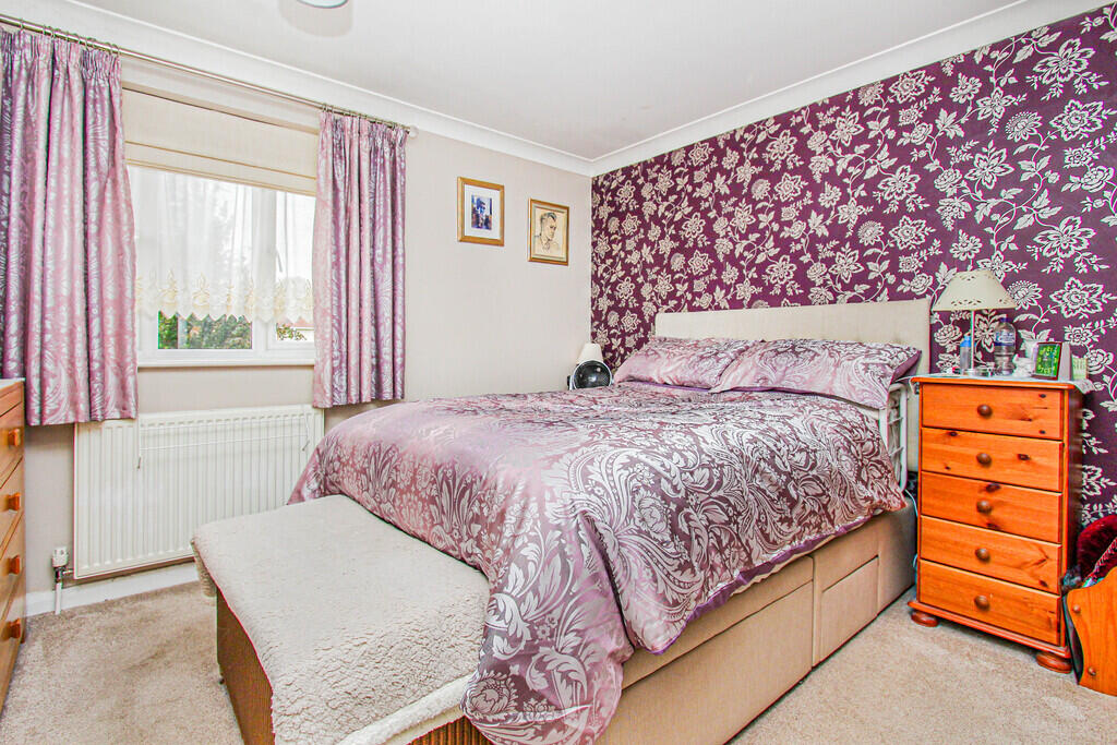 House in Finedon, North Northamptonshire - More