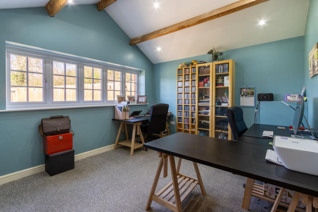 House in Wychavon, Drakes Broughton and Wadborough - More