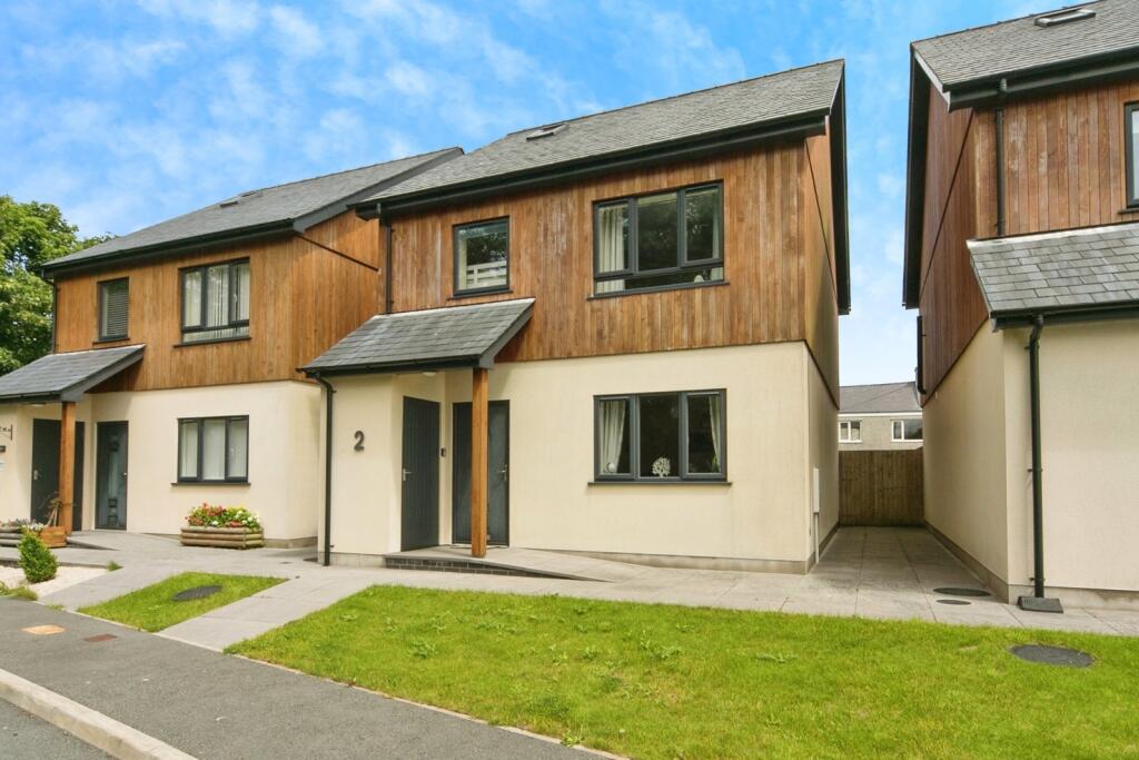 3-bed detached on Llys Gorsaf, Amlwch, Isle of Anglesey, LL68, £225,000