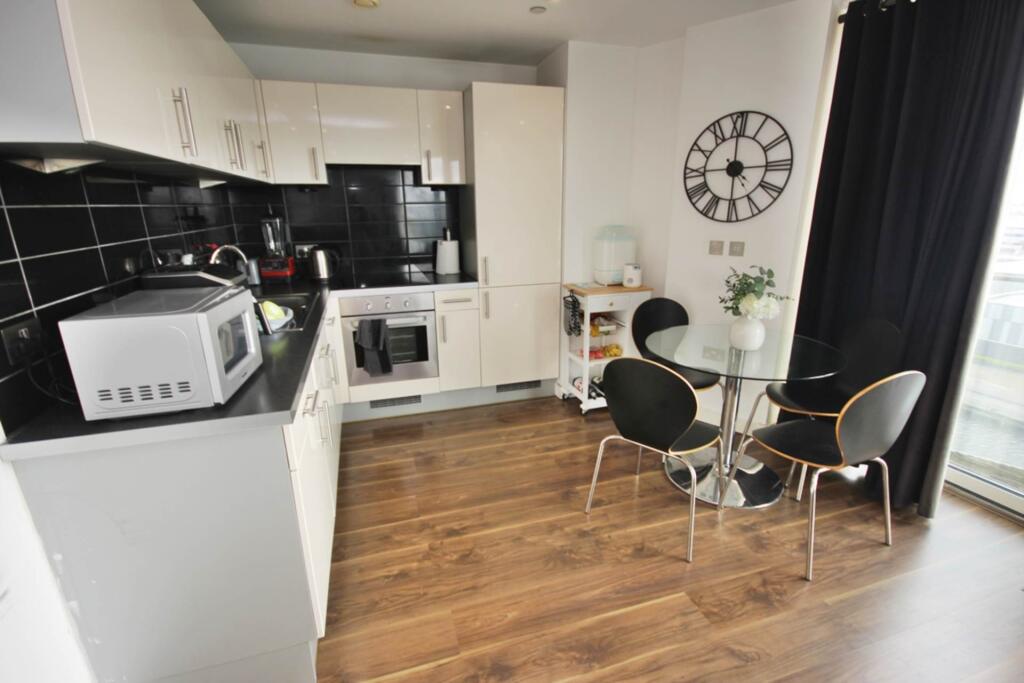 Apartment in Salford, Greater Manchester - View 5