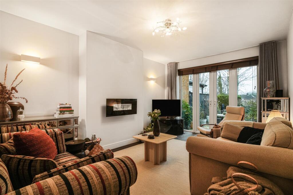 Additional image 9 of Hawthorn Crescent, Baildon, Shipley