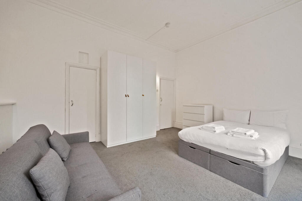 Studio flat for rent