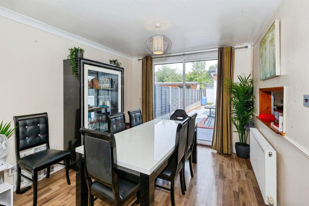 Blumfield Crescent, Slough photo 3