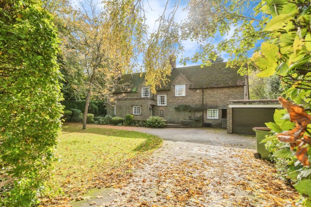 Main image of property: Cobham Road, Fetcham, Leatherhead, Surrey, KT22