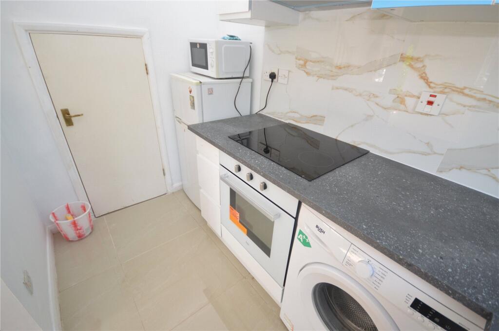 House in Luton - View 4