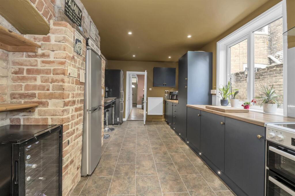 House in Bury St Edmunds, Mildenhall Road Estate - View 4
