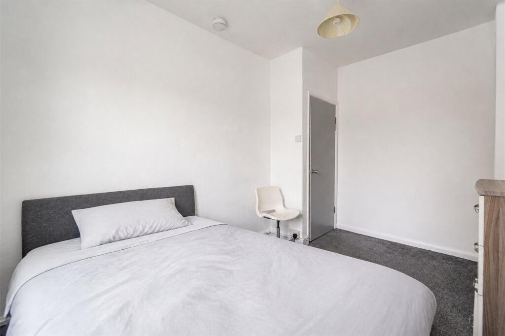 6 bedroom house for rent