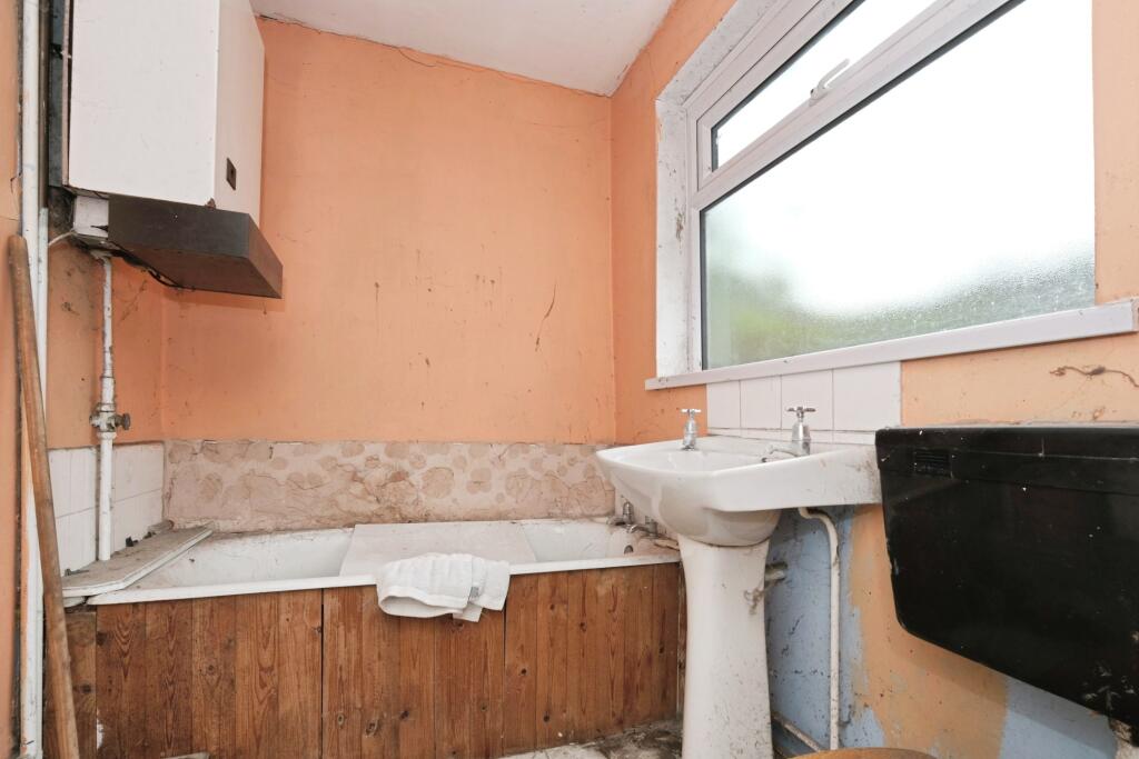 House in Nottingham, Nottinghamshire - View 2