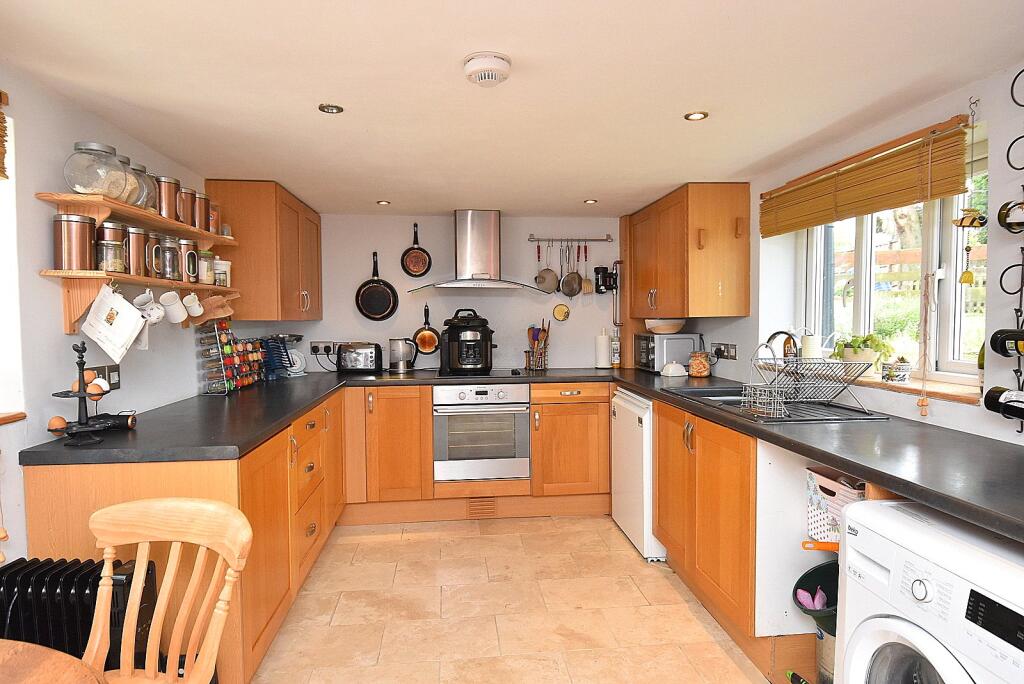 Ash End, Henstridge, Templecombe, Somerset, BA8 photo 4