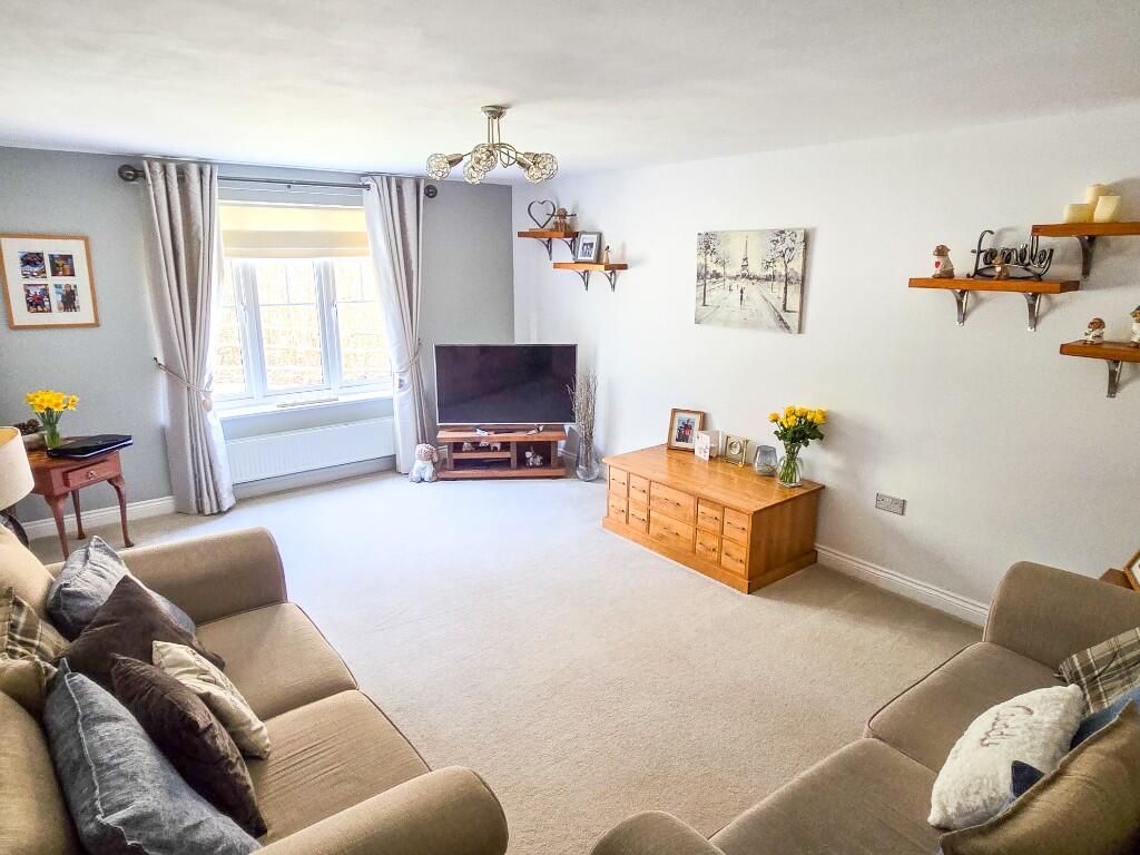 Lessing Lane, BN24 photo 2
