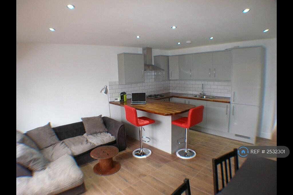 Main image of property: Garden Amersham Road, London, SE14
