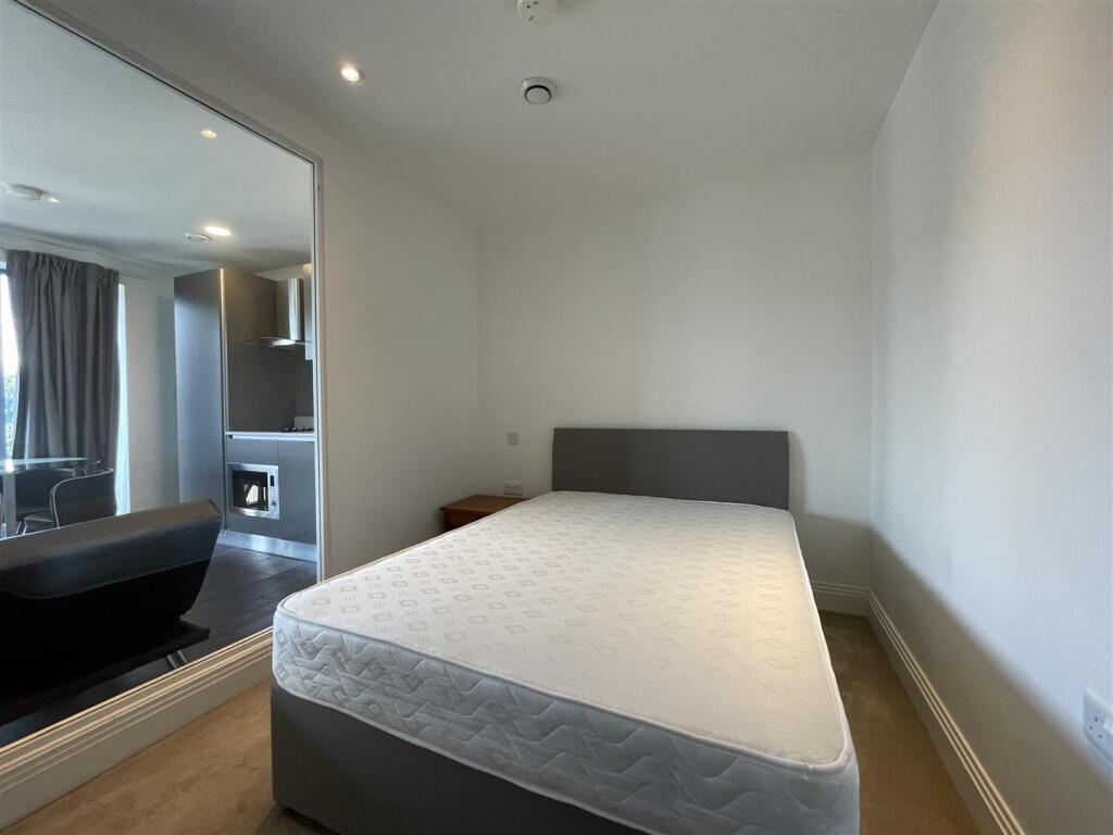 Apartment in Southall - View 5