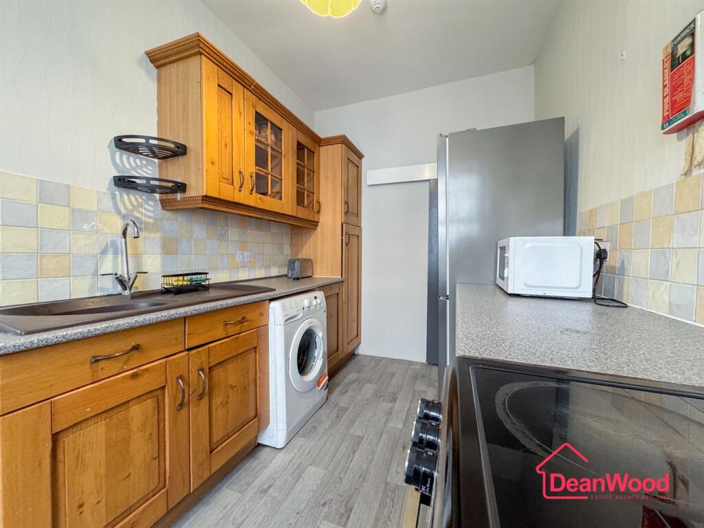Apartment in Douglas, Middle - View 2