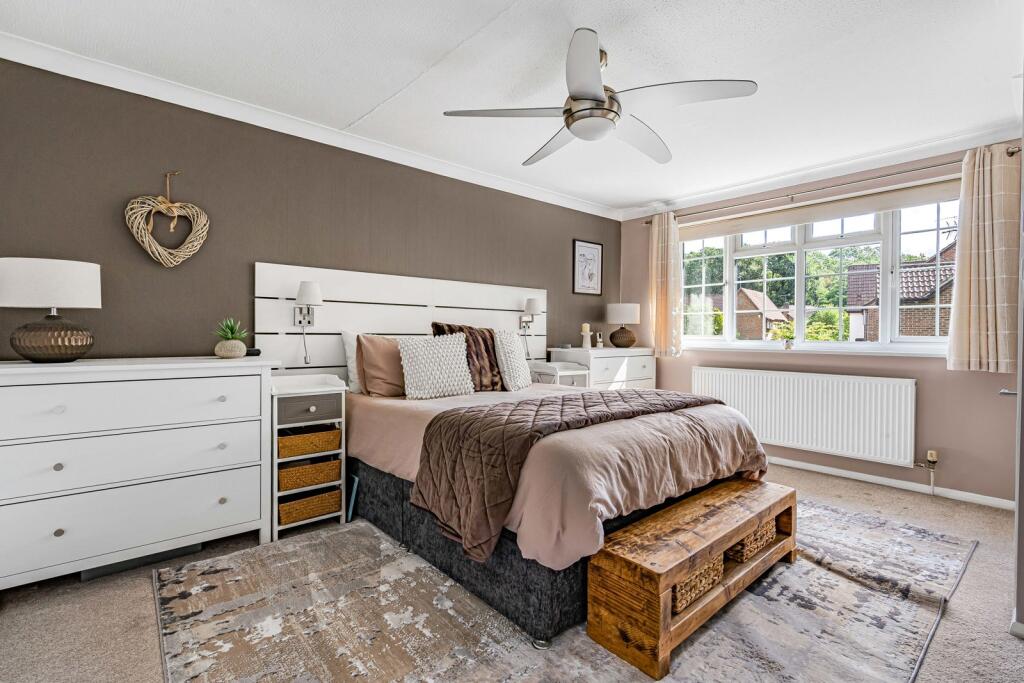 House in Woking, Surrey - View 4