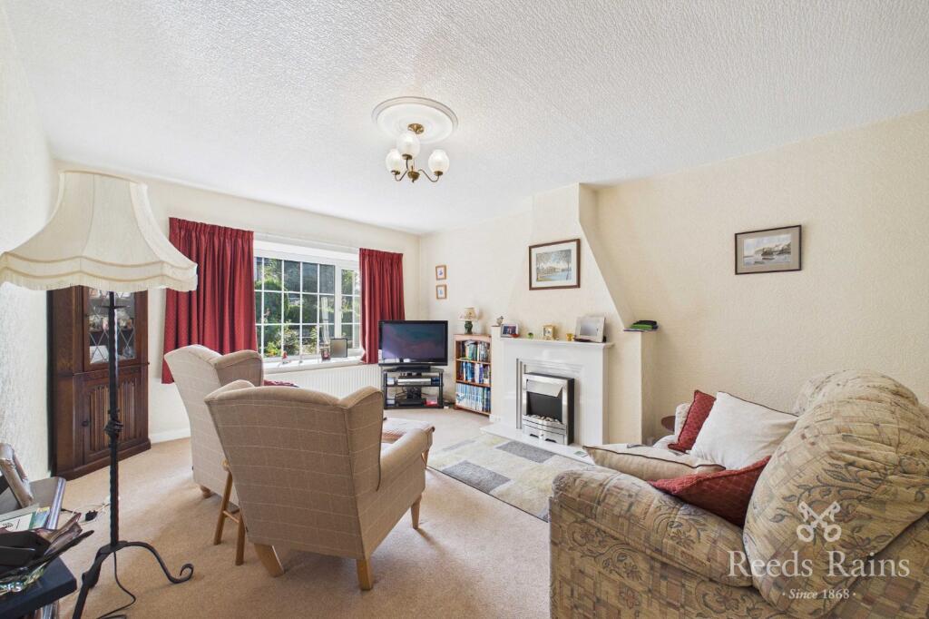 House in Huddersfield - View 3