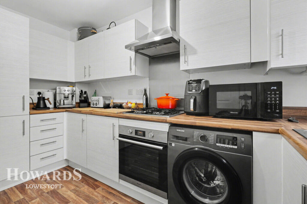 Lupton Close, Lowestoft photo 4