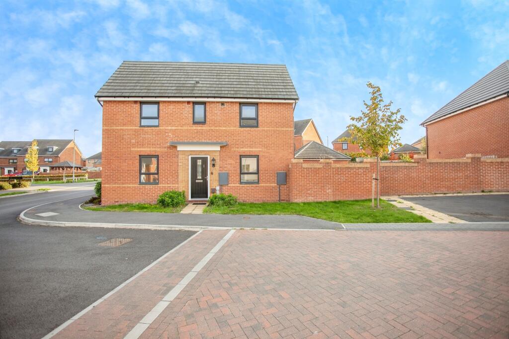 3-bed detached on Rotherfields, Waverley, Rotherham, £300,000