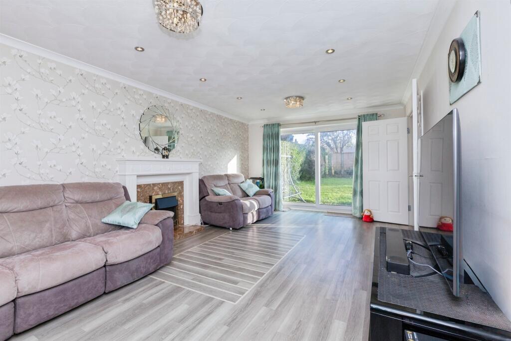 The Yews, Oadby, Leicester photo 4