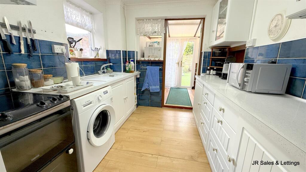 Downfield Road, Central Cheshunt photo 4