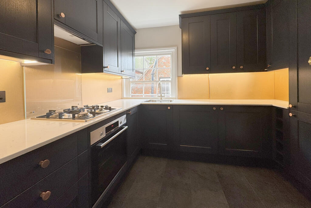 Apartment in Lymington - View 4