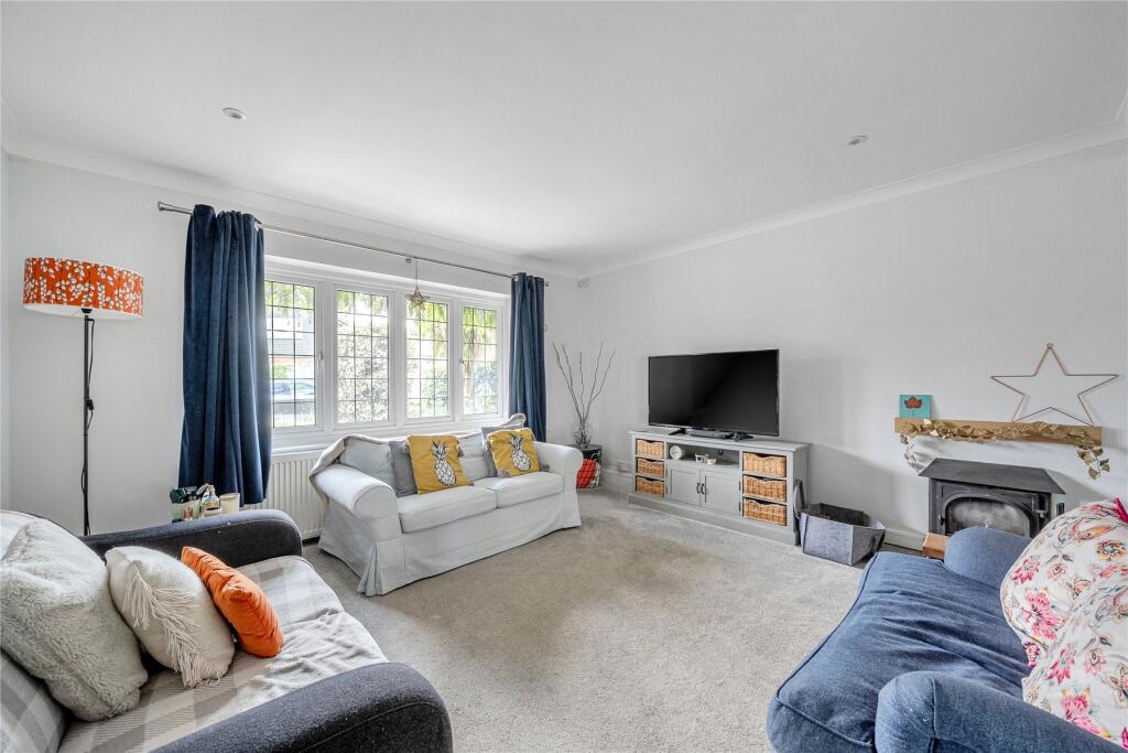 Hawthorn Road, Ripley, Surrey, GU23 photo 4